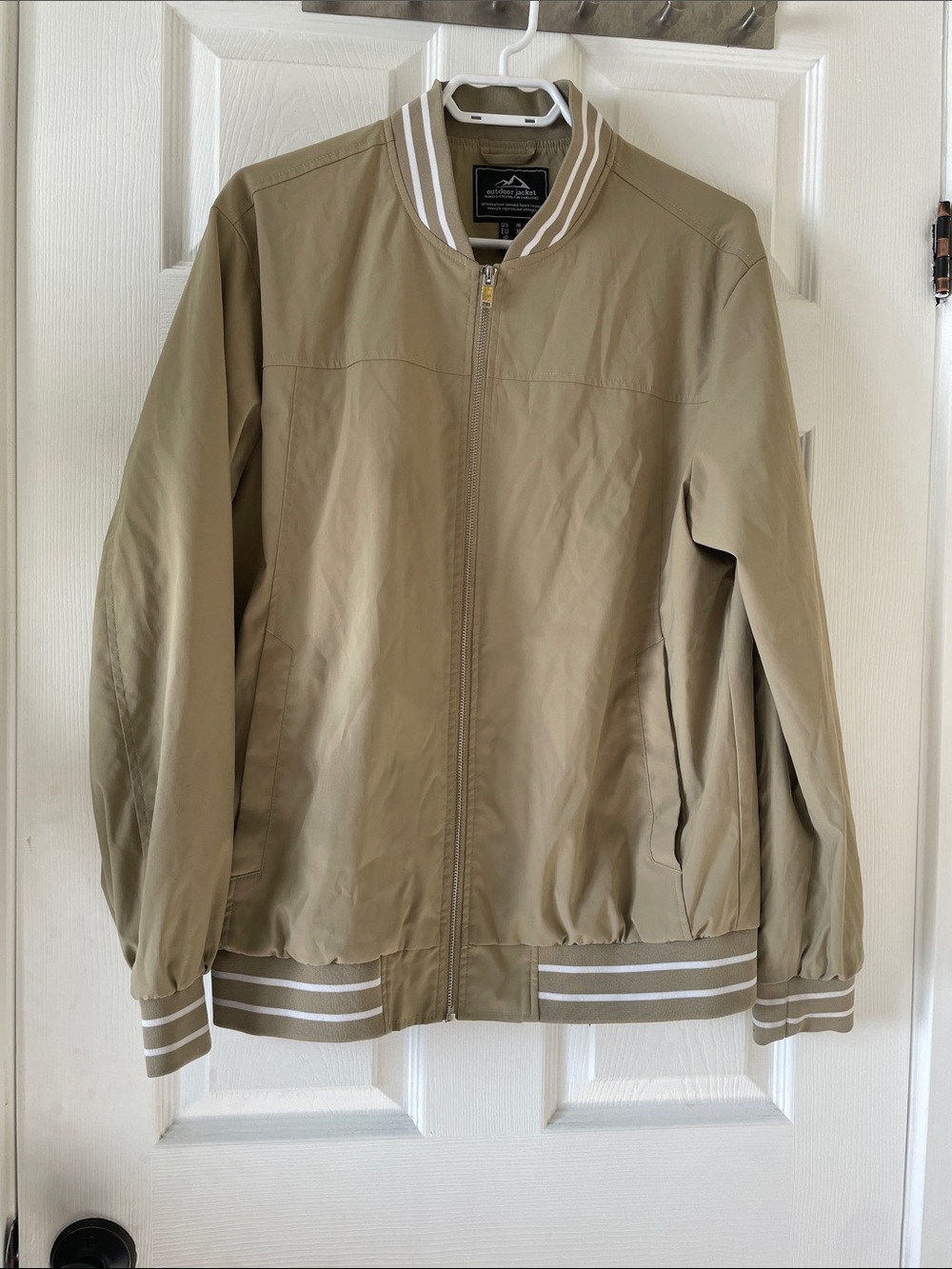 Men’s beige khaki bomber jacket